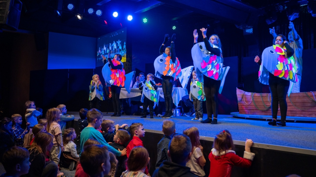 ✨ VIDEOAPSKATS | Teatrāls uzvedums bērniem “Ķēniņu Ķēniņš” 13.12.2025.